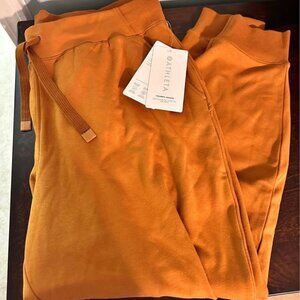 NWT Athleta Triumph Joggers